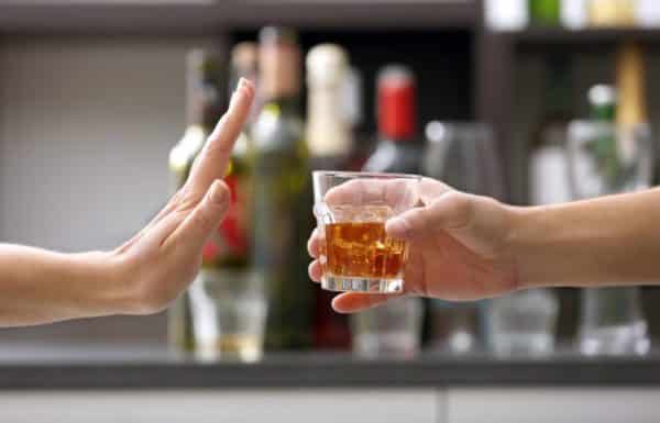 Read more about the article Can Kratom Help Alcoholics Quit Drinking Liquor?